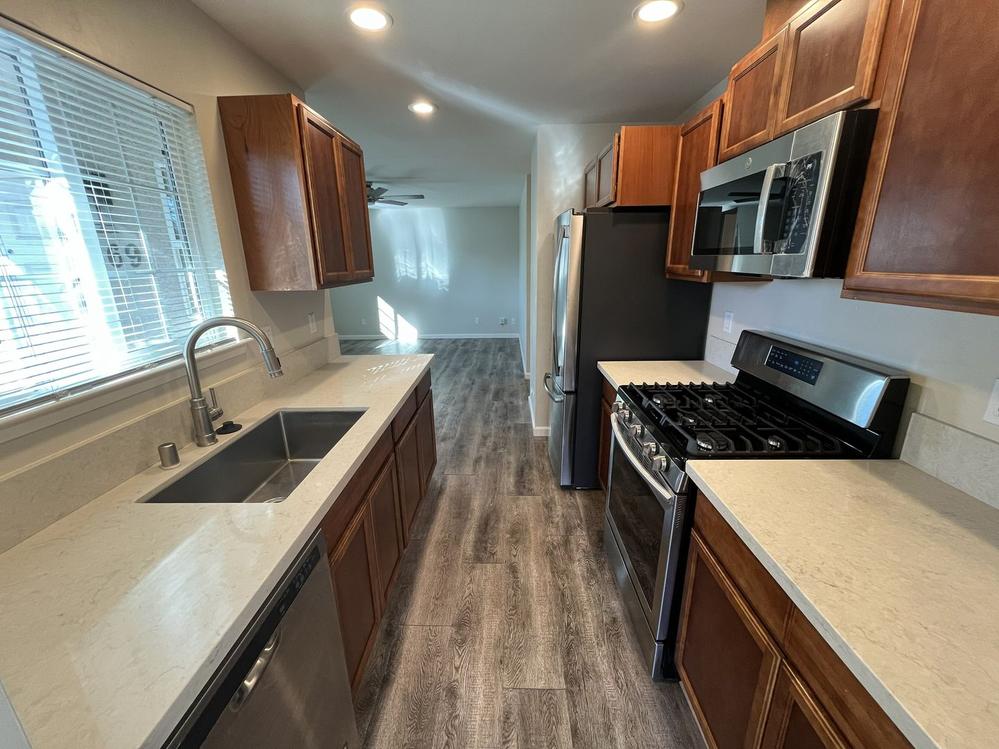 2569 - 2571 Erickson Street - Sacramento - California - 2 bed, 1 bath rental property