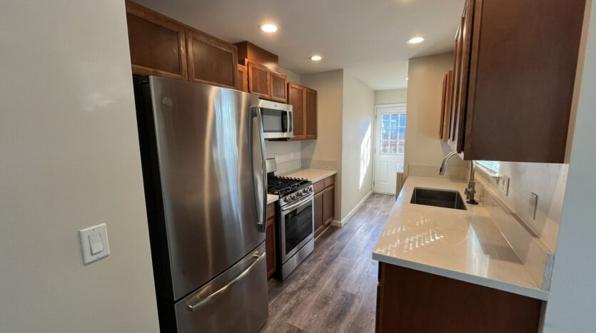 2569 - 2571 Erickson Street - Sacramento - California - 2 bed, 1 bath rental property