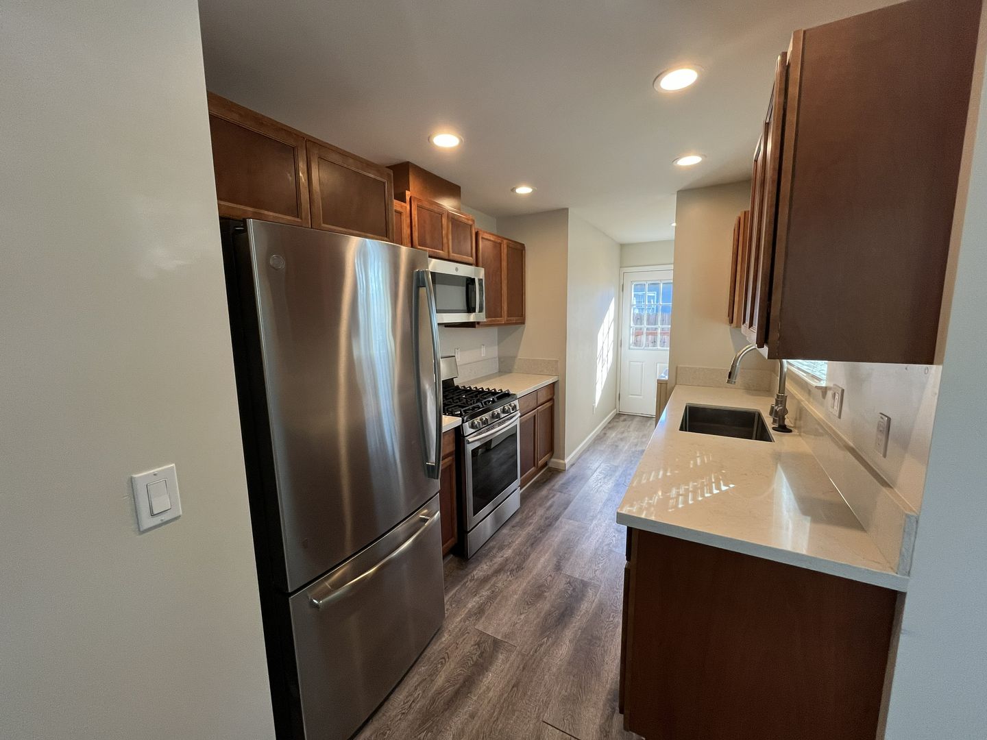 2569 - 2571 Erickson Street - Sacramento - California - 2 bed, 1 bath rental property