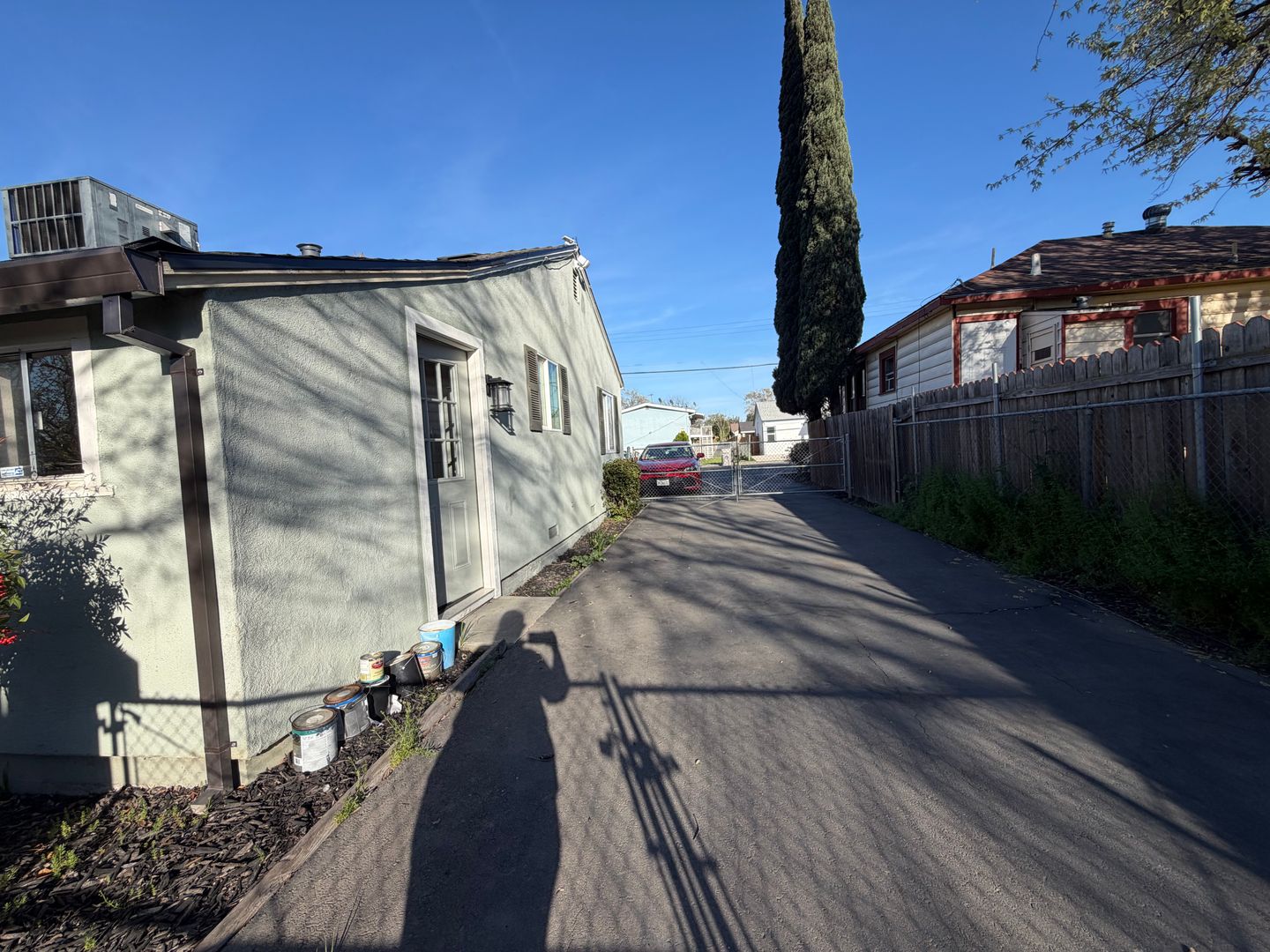 2569 - 2571 Erickson Street - Sacramento - California - 2 bed, 1 bath rental property