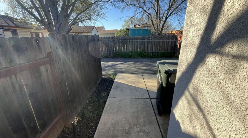 2569 - 2571 Erickson Street - Sacramento - California - 2 bed, 1 bath rental property