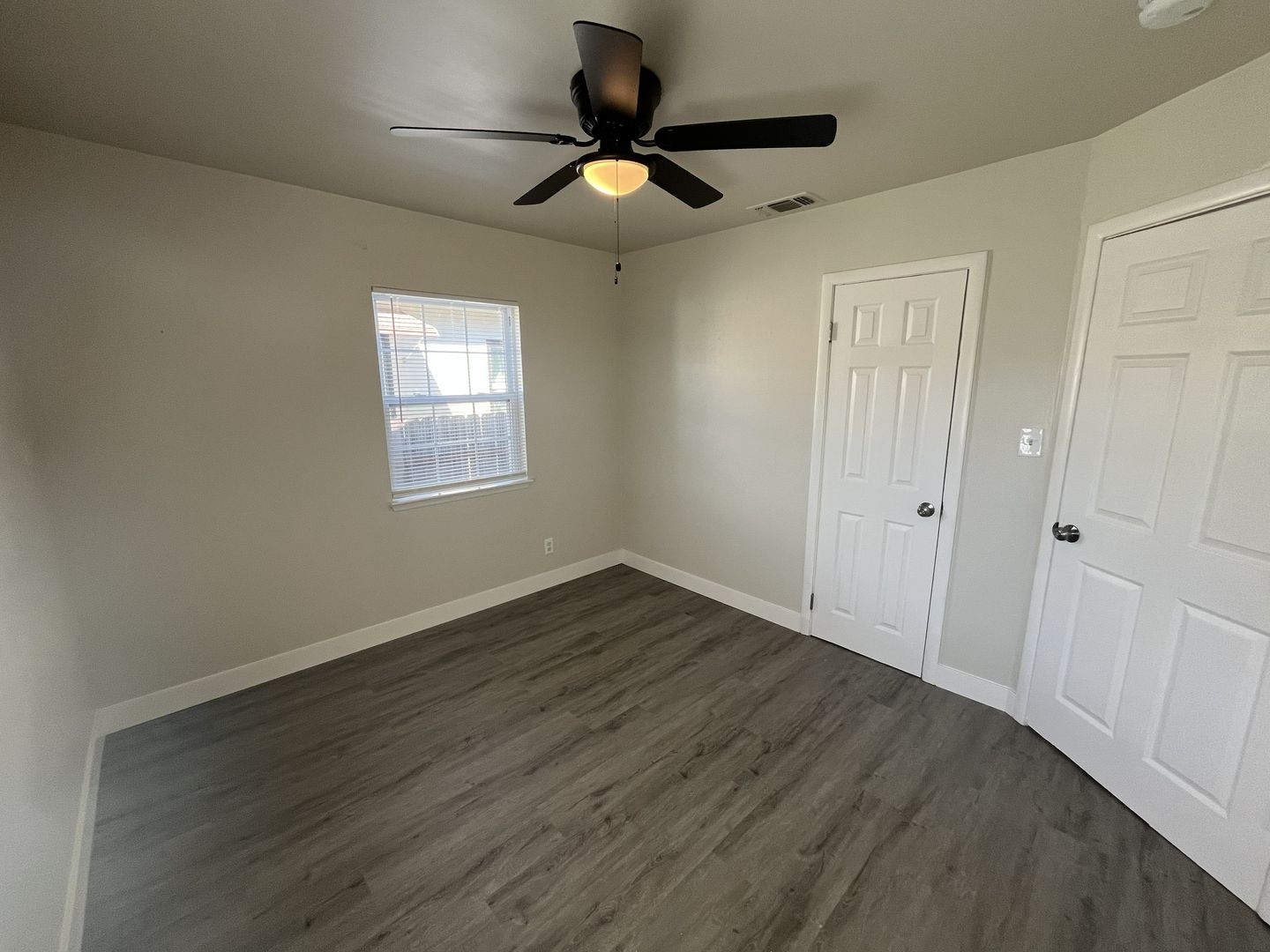 2569 - 2571 Erickson Street - Sacramento - California - 2 bed, 1 bath rental property