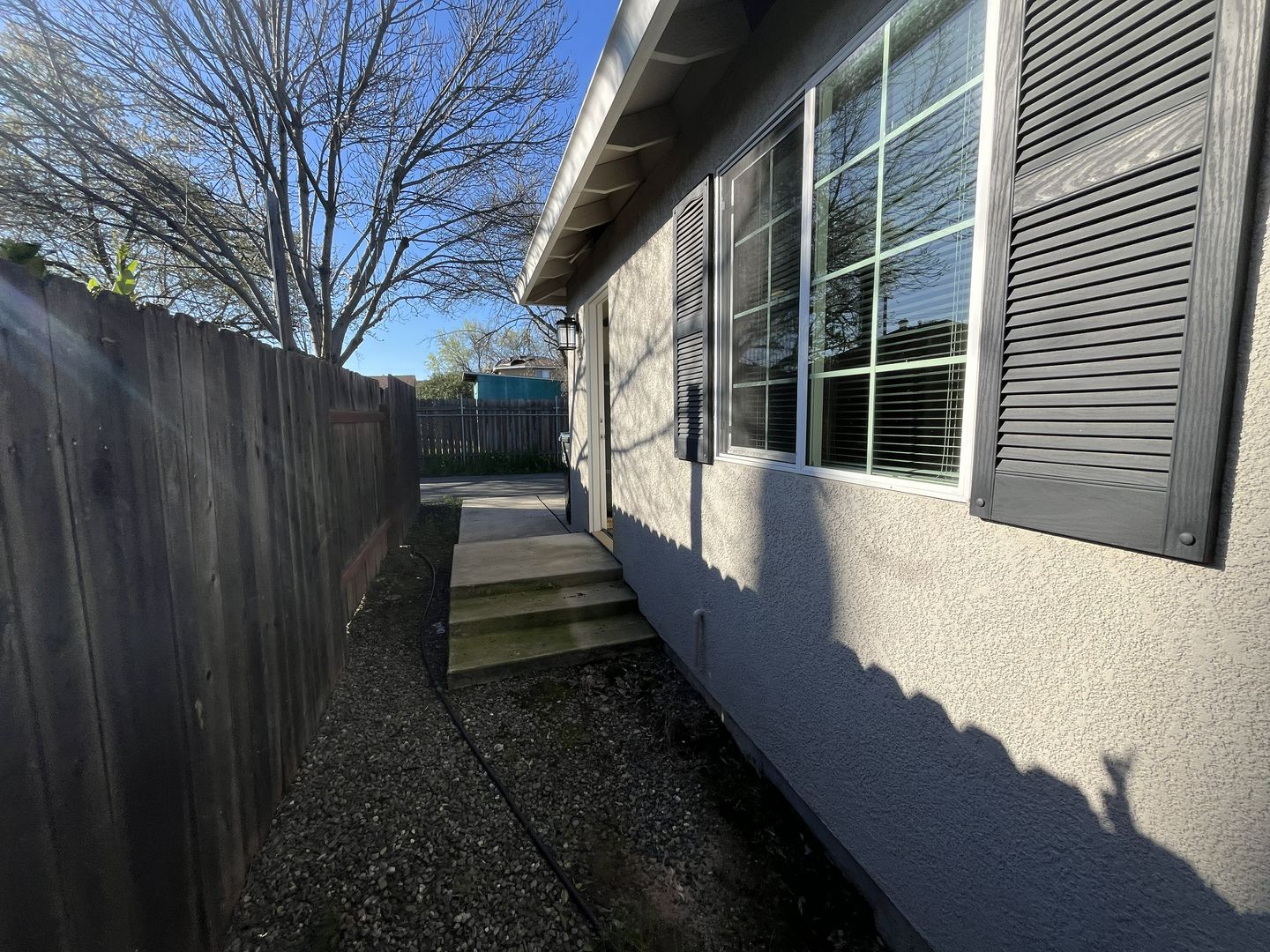 2569 - 2571 Erickson Street - Sacramento - California - 2 bed, 1 bath rental property