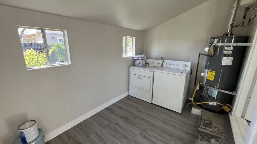 2569 - 2571 Erickson Street - Sacramento - California - 2 bed, 1 bath rental property