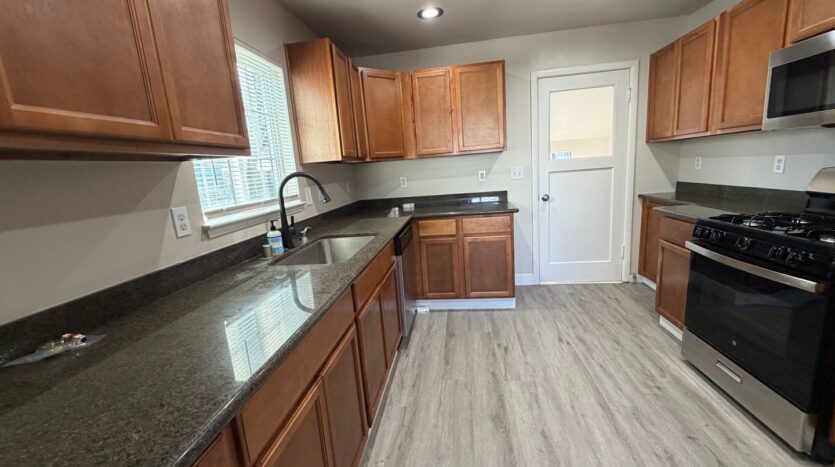 2569 - 2571 Erickson Street - Sacramento - California - 2 bed, 1 bath rental property