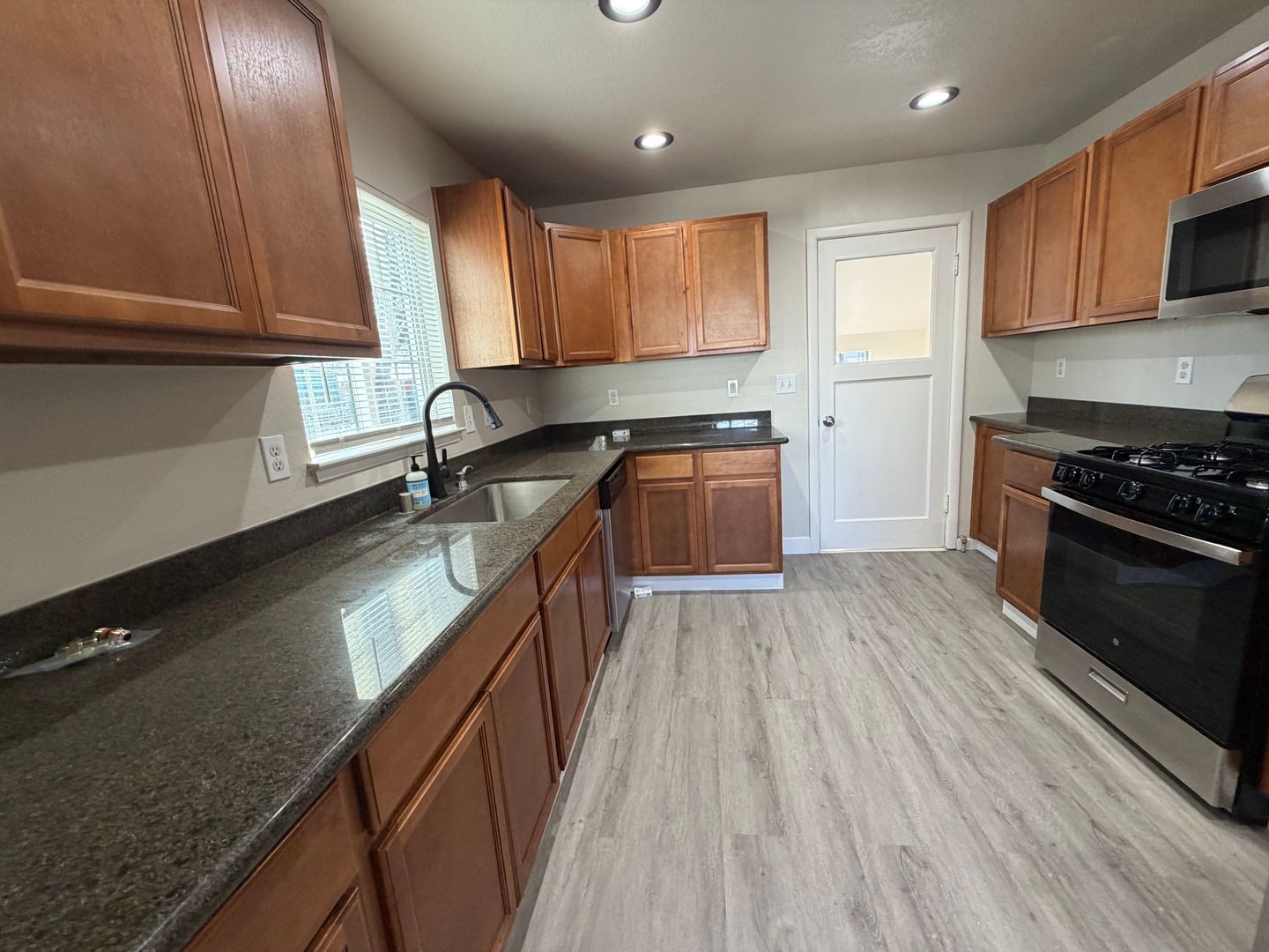 2569 - 2571 Erickson Street - Sacramento - California - 2 bed, 1 bath rental property