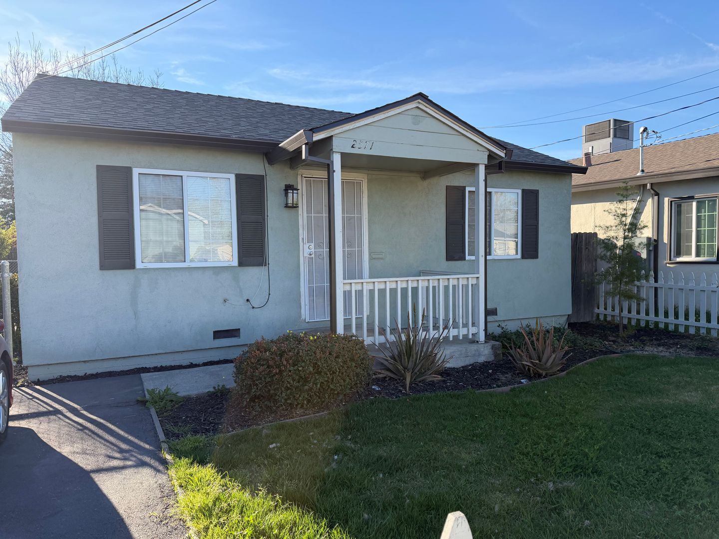 2569 - 2571 Erickson Street - Sacramento - California - 2 bed, 1 bath rental property