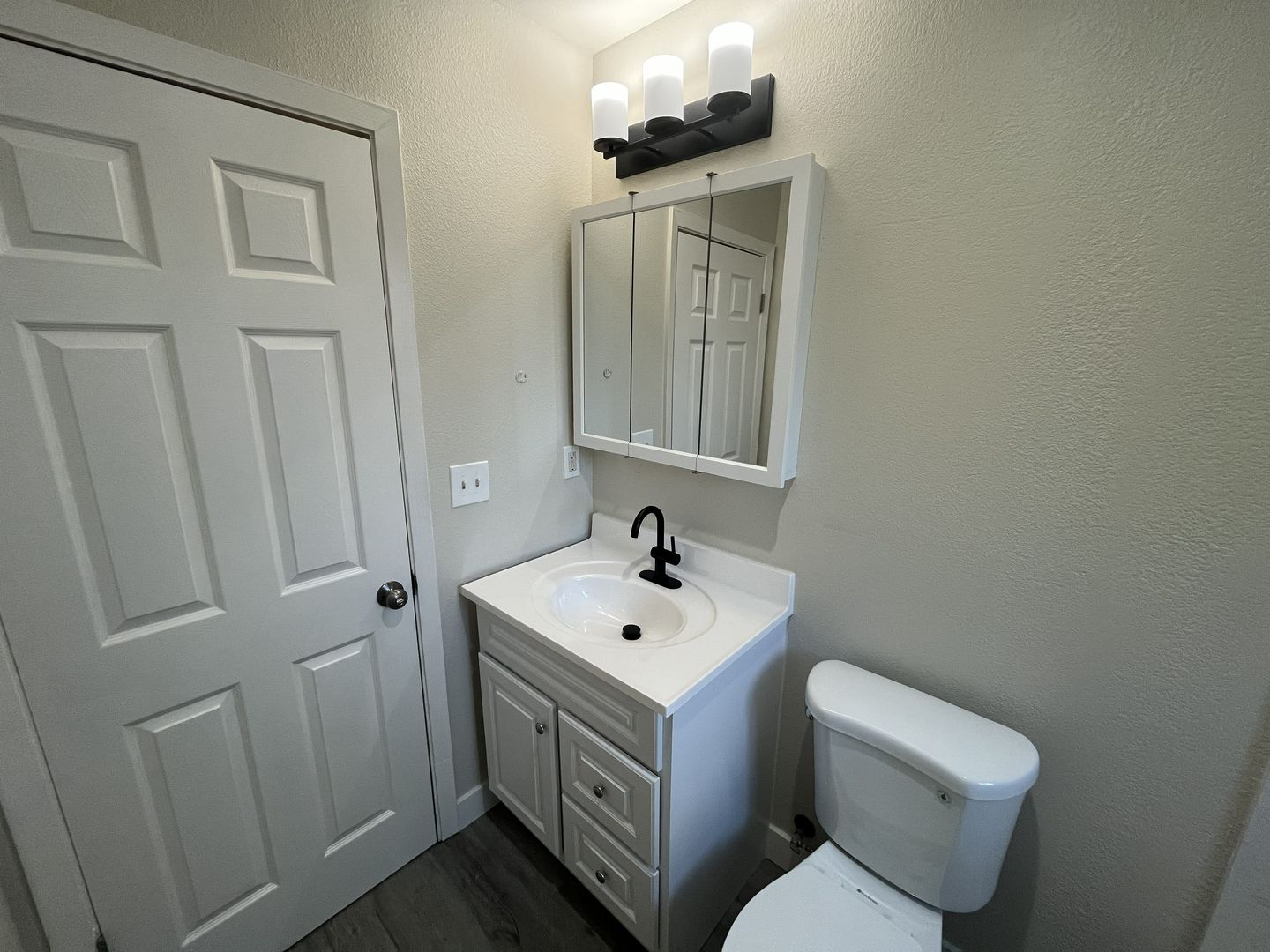2569 - 2571 Erickson Street - Sacramento - California - 2 bed, 1 bath rental property