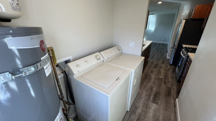 2569 - 2571 Erickson Street - Sacramento - California - 2 bed, 1 bath rental property