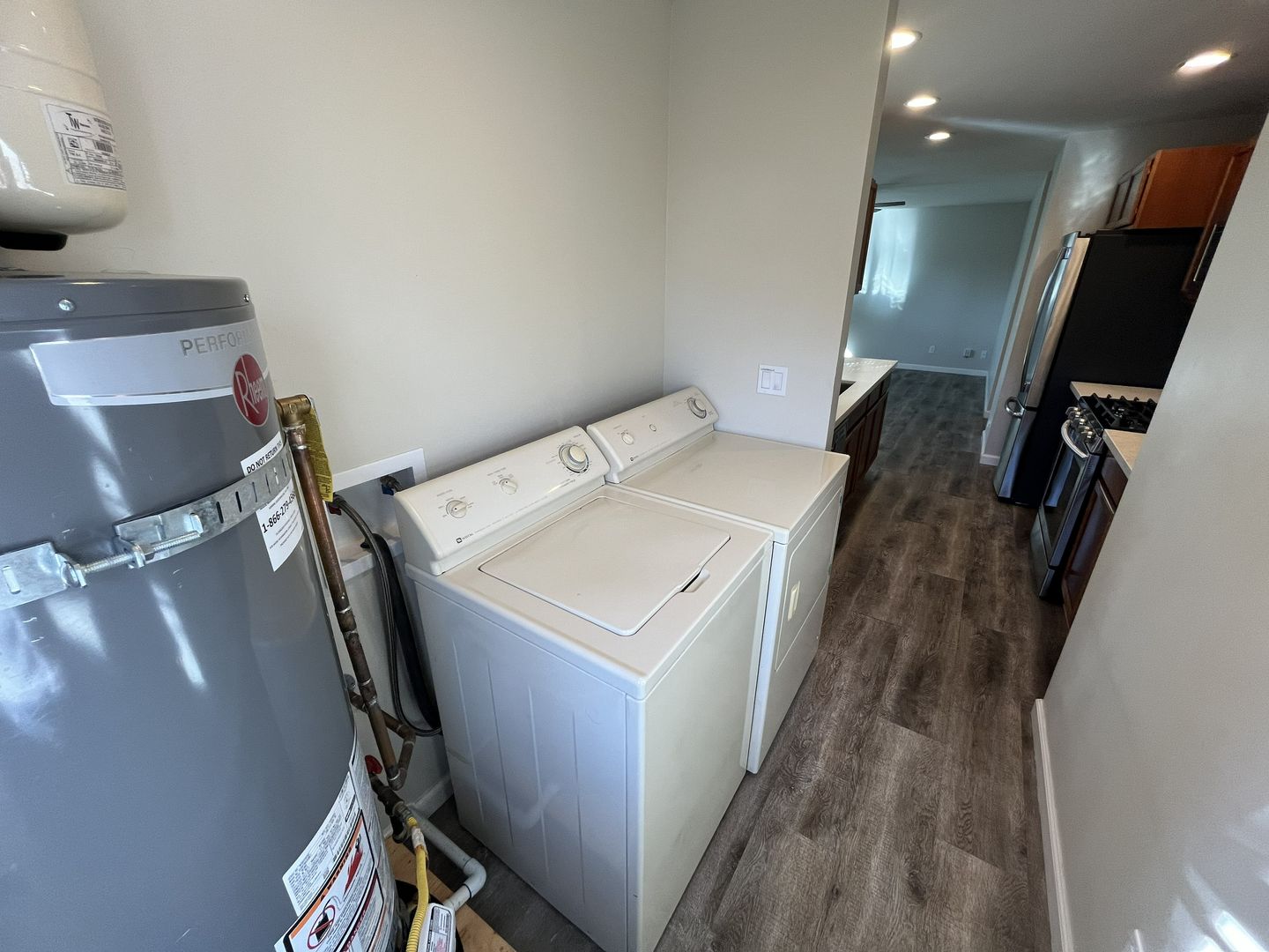 2569 - 2571 Erickson Street - Sacramento - California - 2 bed, 1 bath rental property