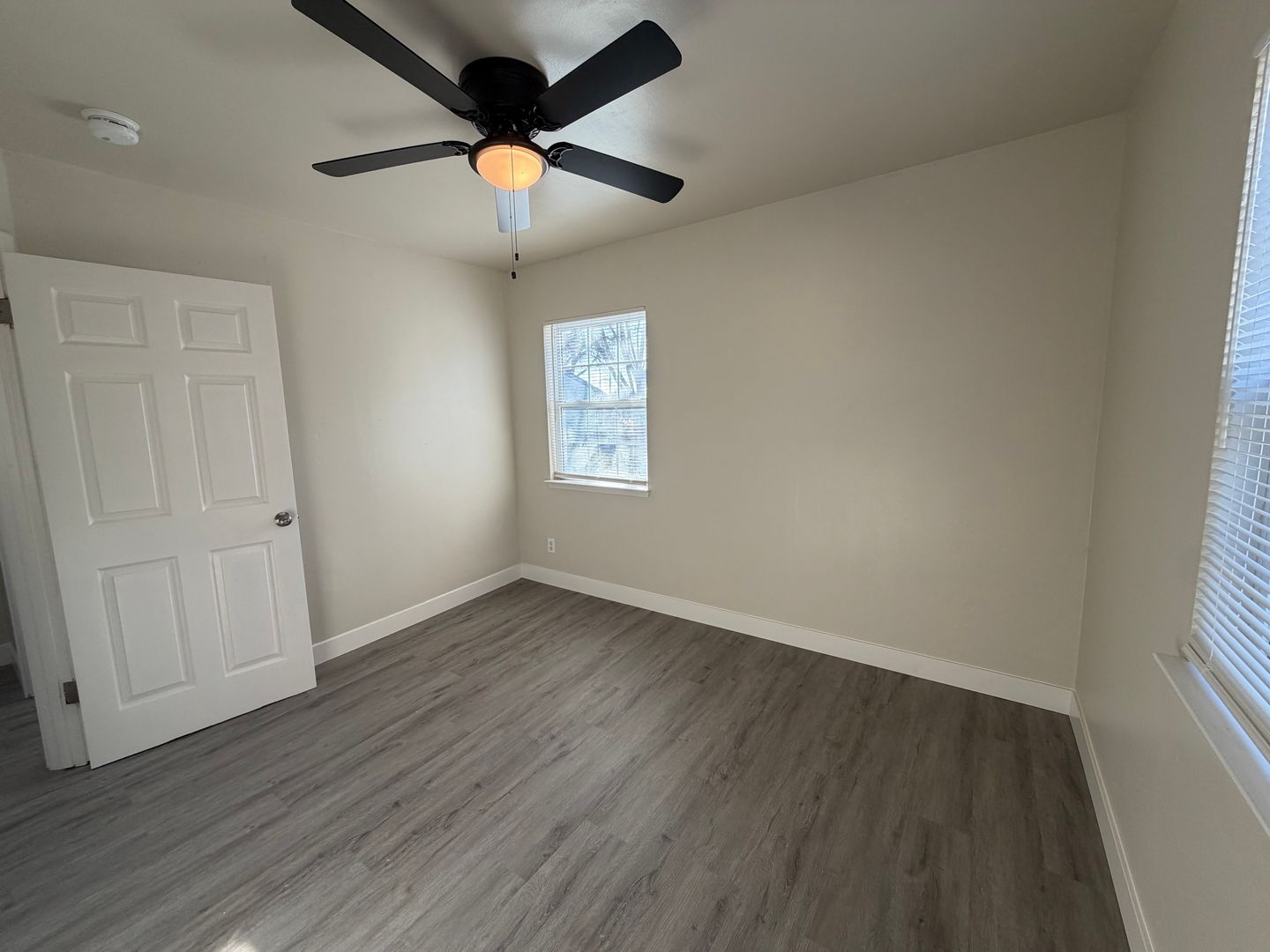 2569 - 2571 Erickson Street - Sacramento - California - 2 bed, 1 bath rental property