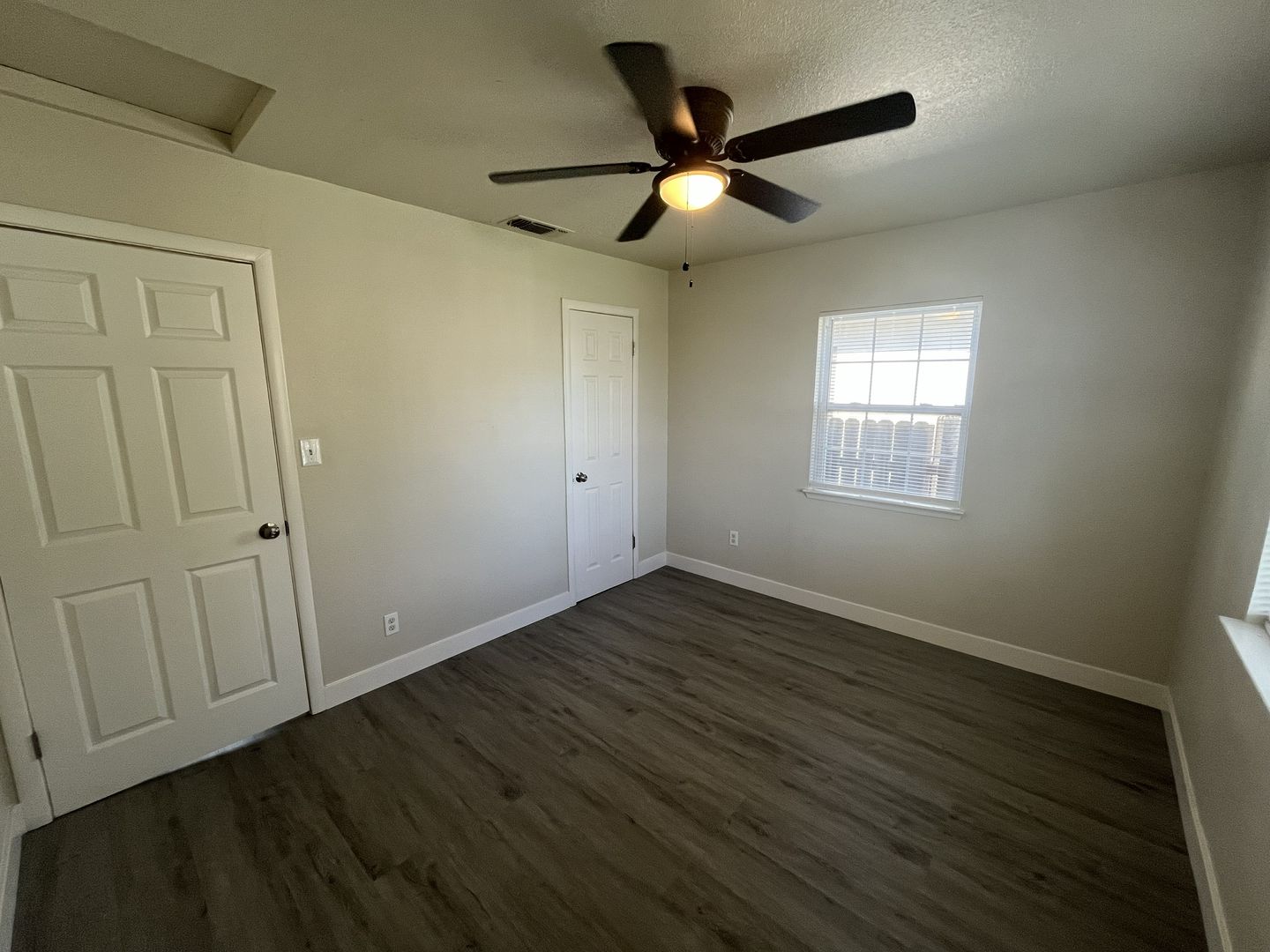 2569 - 2571 Erickson Street - Sacramento - California - 2 bed, 1 bath rental property