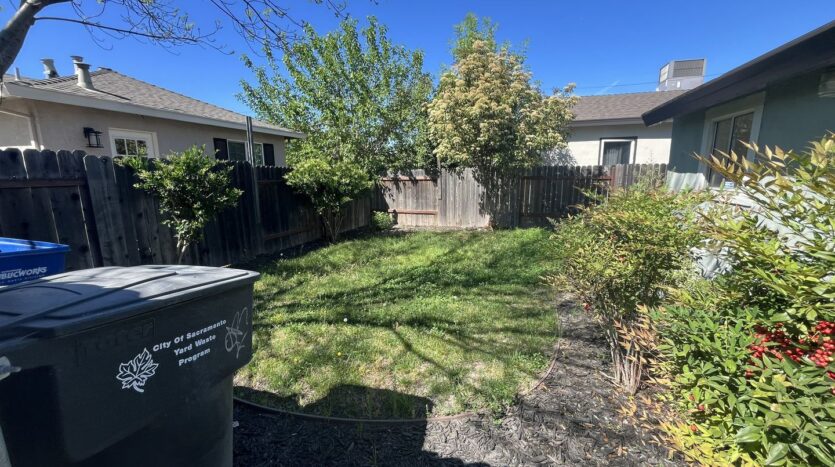 2569 - 2571 Erickson Street - Sacramento - California - 2 bed, 1 bath rental property