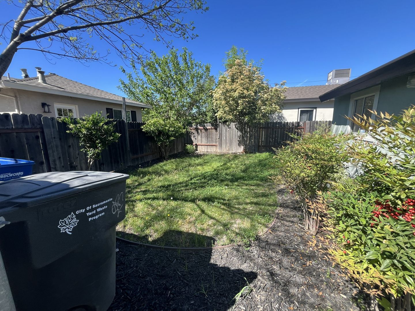 2569 - 2571 Erickson Street - Sacramento - California - 2 bed, 1 bath rental property