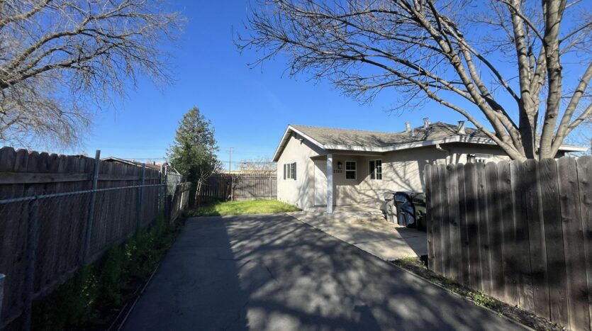 2569 - 2571 Erickson Street - Sacramento - California - 2 bed, 1 bath rental property