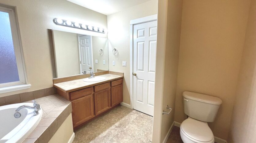 2638 SW Cascade Mountain Lane - Redmond - Oregon - 3 bed, 2.5 bath rental property