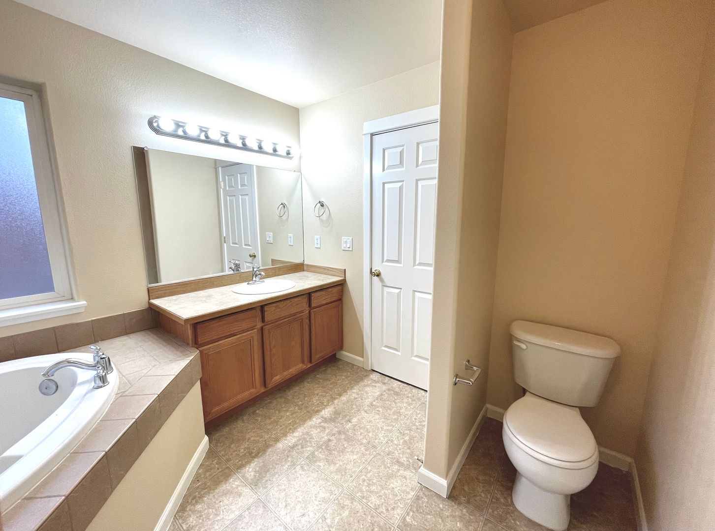 2638 SW Cascade Mountain Lane - Redmond - Oregon - 3 bed, 2.5 bath rental property