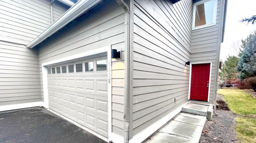 2638 SW Cascade Mountain Lane - Redmond - Oregon - 3 bed, 2.5 bath rental property