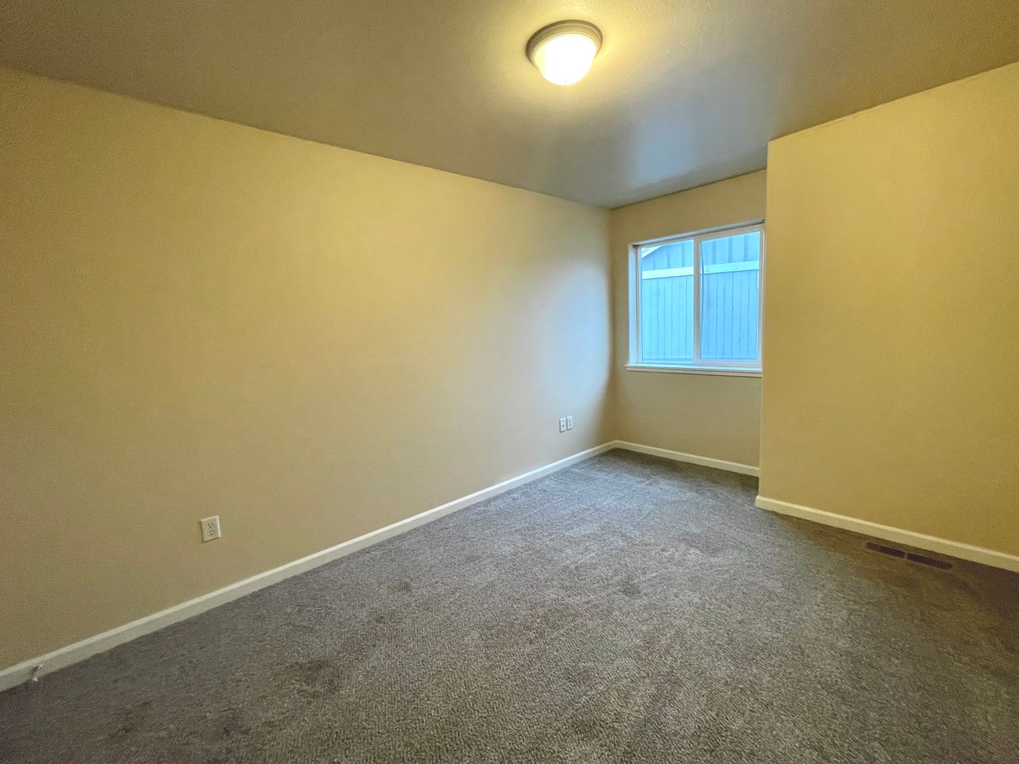 2638 SW Cascade Mountain Lane - Redmond - Oregon - 3 bed, 2.5 bath rental property