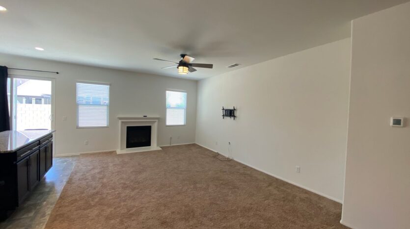 3017 Via Bella Rosa Ave - Rosamond - California - 4 bed, 2 bath rental property