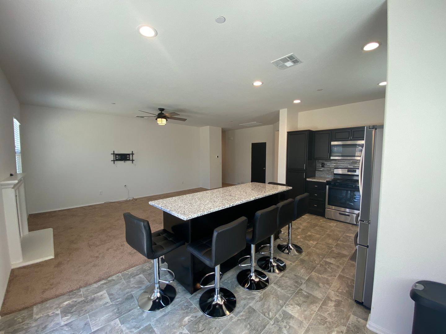 3017 Via Bella Rosa Ave - Rosamond - California - 4 bed, 2 bath rental property