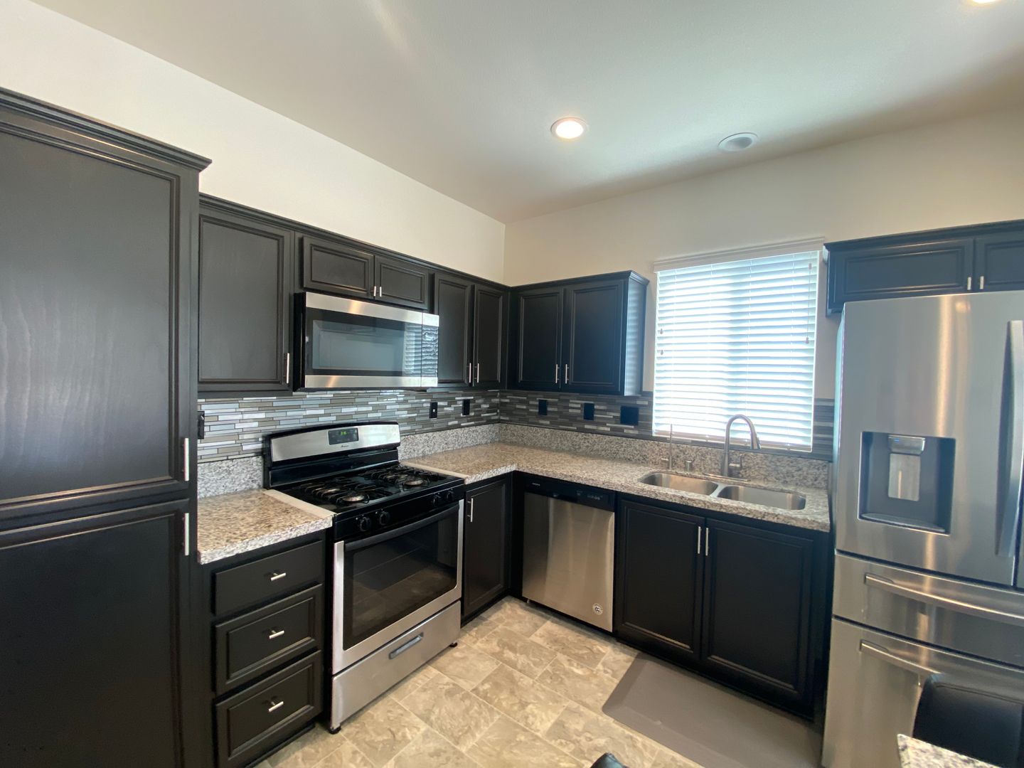 3017 Via Bella Rosa Ave - Rosamond - California - 4 bed, 2 bath rental property