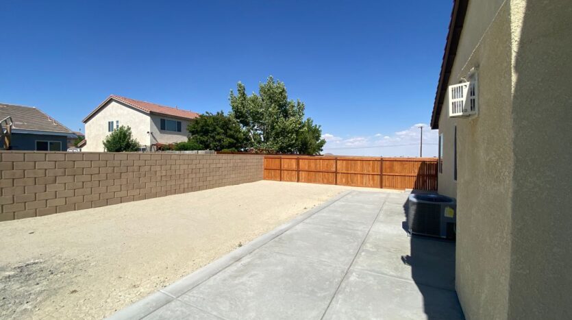 3017 Via Bella Rosa Ave - Rosamond - California - 4 bed, 2 bath rental property