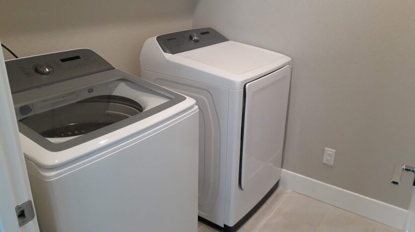 3285 Falcon Ct  - West Sacramento - California - 3 bed, 2.5 bath rental property