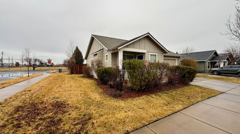 3427 SW Indian Place - Redmond - Oregon - 3 bed, 2 bath rental property