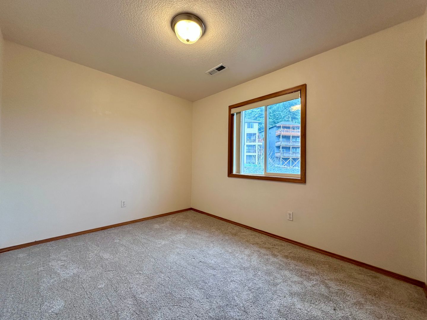 3437 SW 2nd St - Gresham - Oregon - 4 bed, 2.5 bath rental property