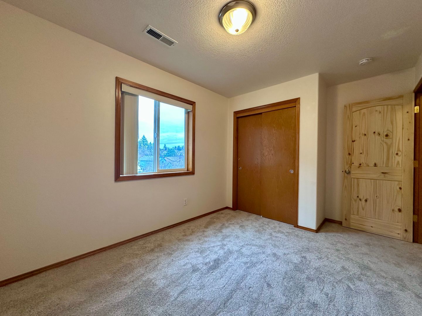 3437 SW 2nd St - Gresham - Oregon - 4 bed, 2.5 bath rental property