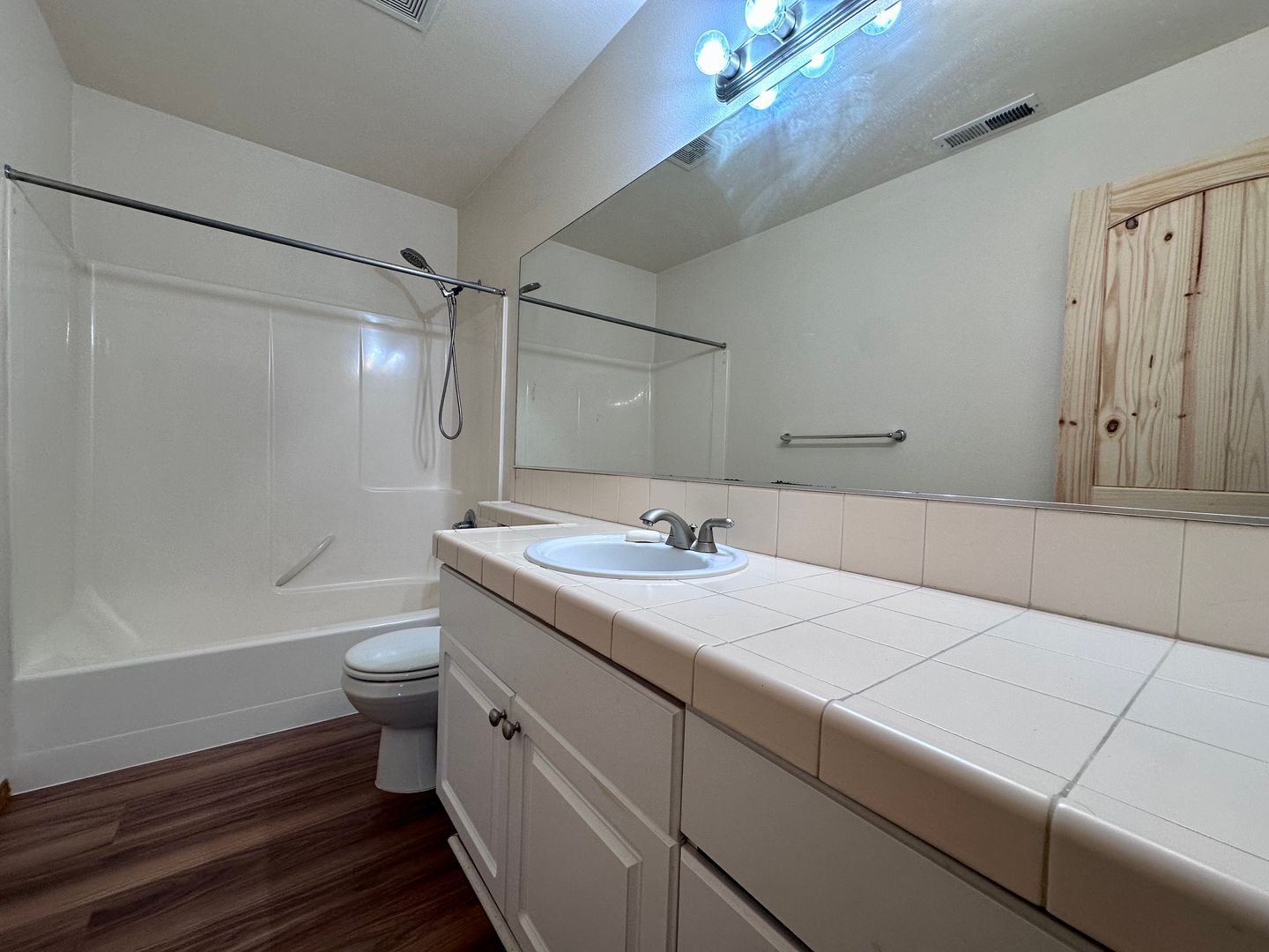 3437 SW 2nd St - Gresham - Oregon - 4 bed, 2.5 bath rental property