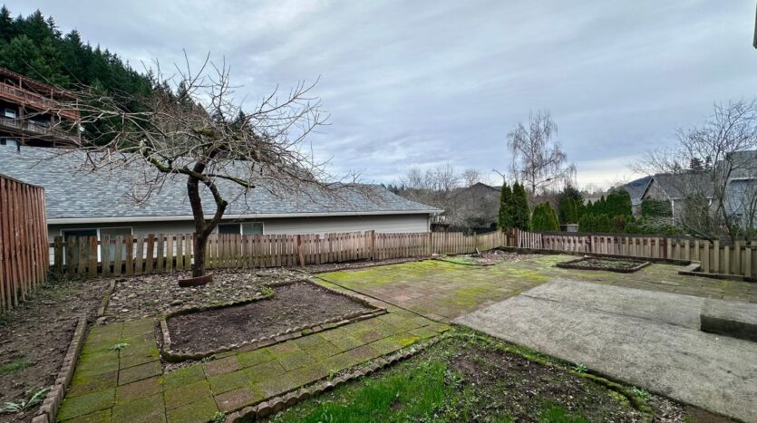 3437 SW 2nd St - Gresham - Oregon - 4 bed, 2.5 bath rental property