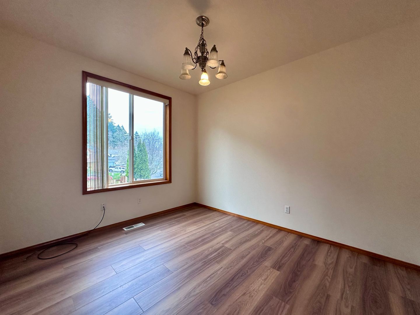 3437 SW 2nd St - Gresham - Oregon - 4 bed, 2.5 bath rental property