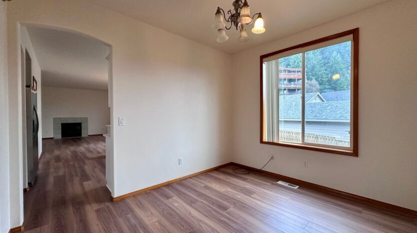 3437 SW 2nd St - Gresham - Oregon - 4 bed, 2.5 bath rental property