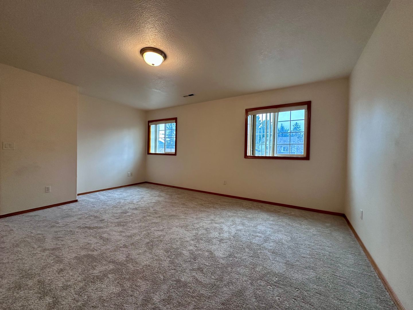 3437 SW 2nd St - Gresham - Oregon - 4 bed, 2.5 bath rental property