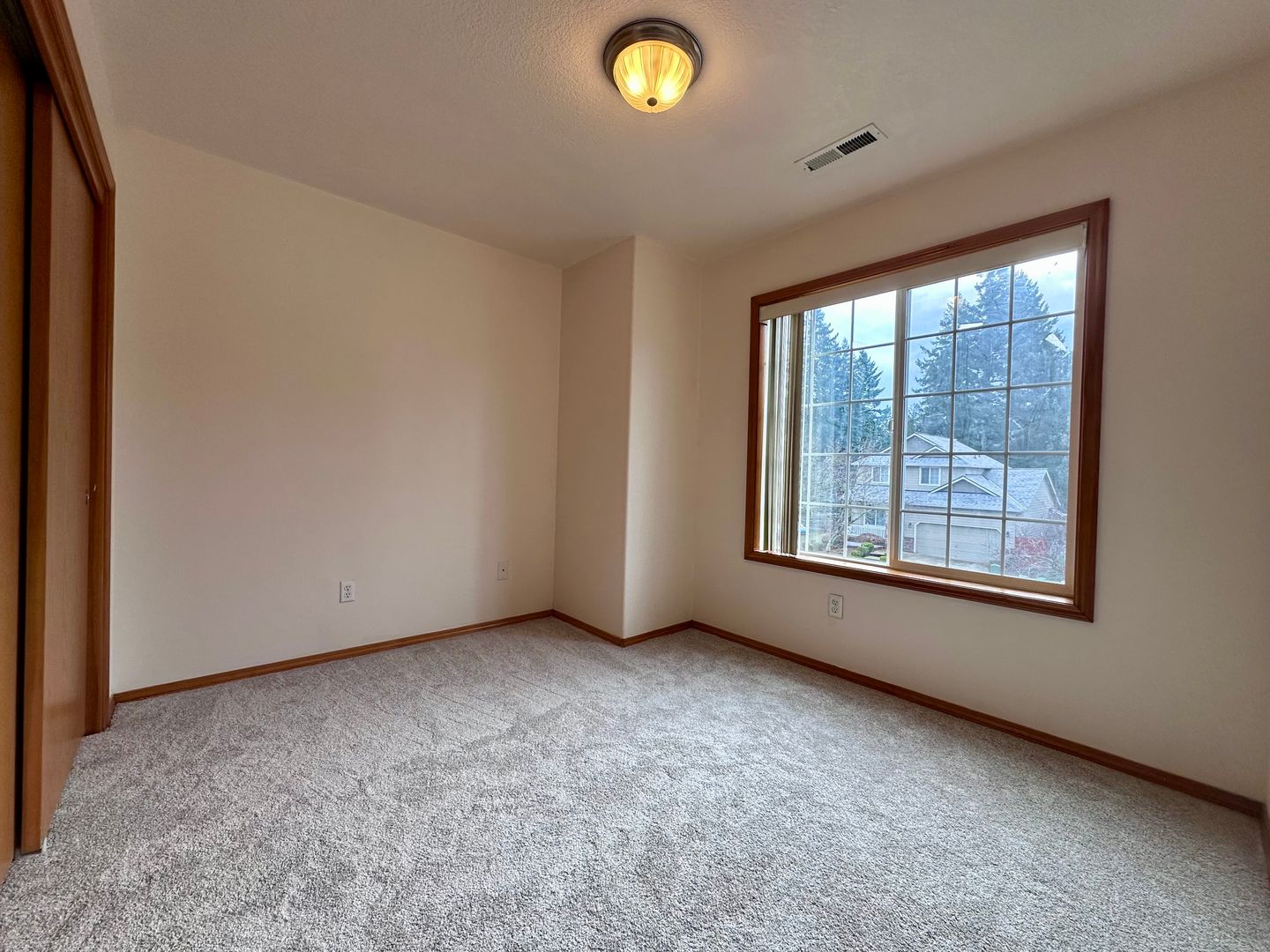 3437 SW 2nd St - Gresham - Oregon - 4 bed, 2.5 bath rental property