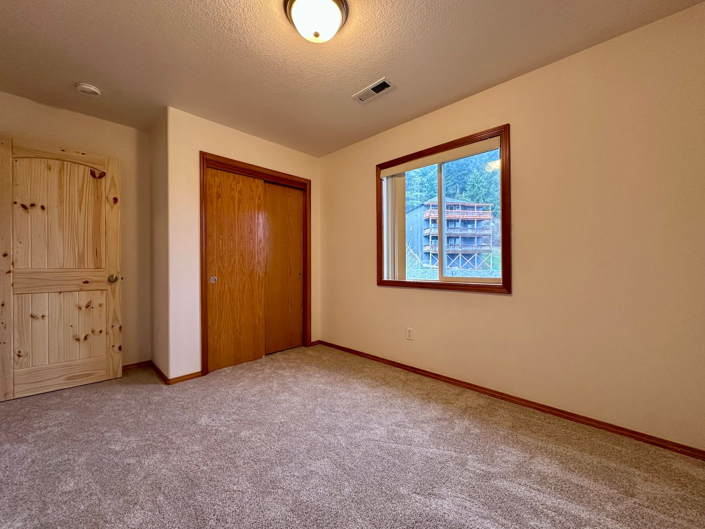 3437 SW 2nd St - Gresham - Oregon - 4 bed, 2.5 bath rental property