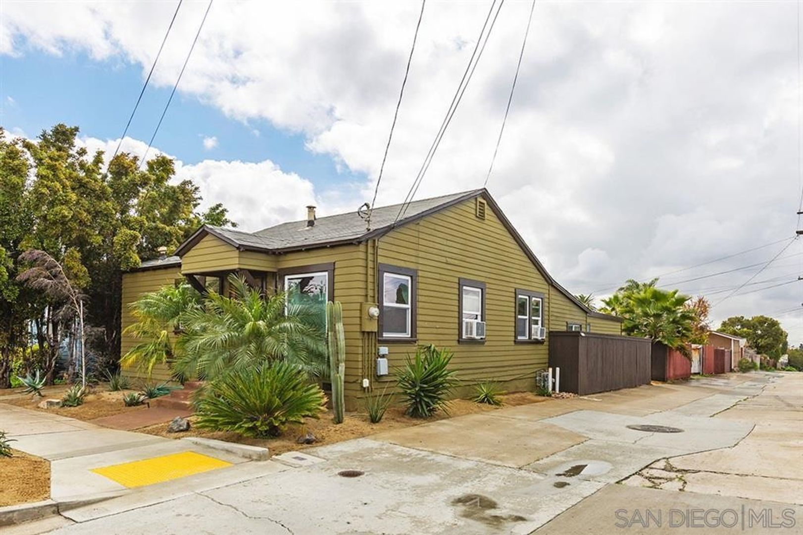 3627  Dwight St - San Diego - California - 2 bed, 1 bath rental property