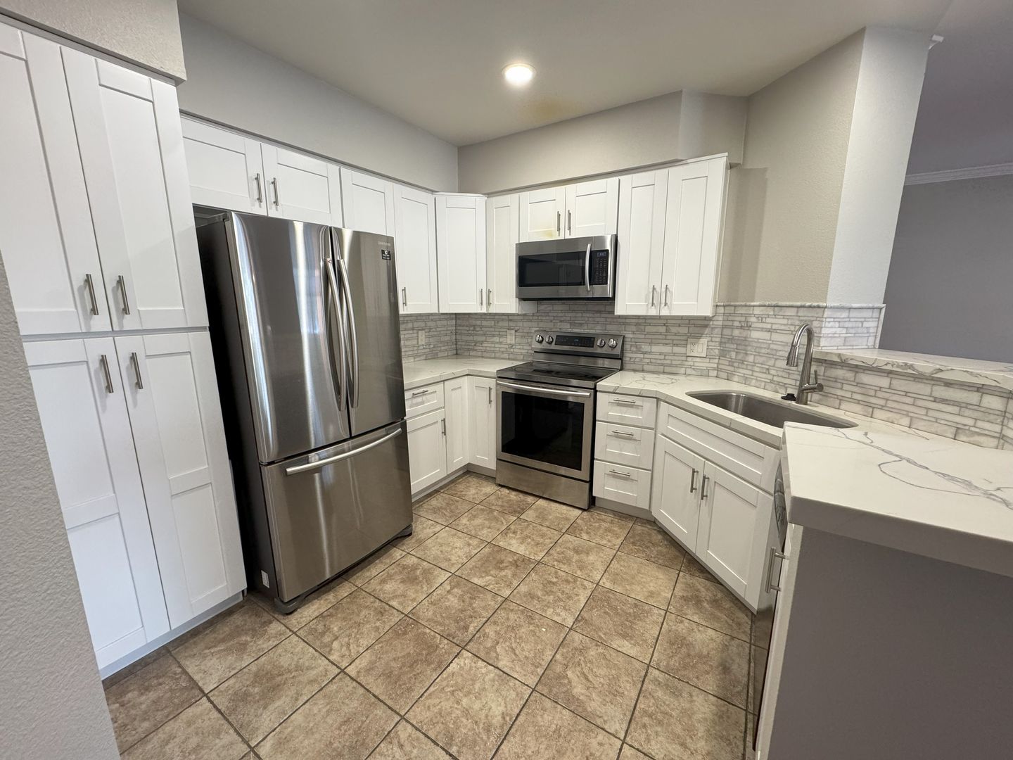 3840 Elijah Court Unit 811 - San Diego - California - 1 bed, 1 bath rental property