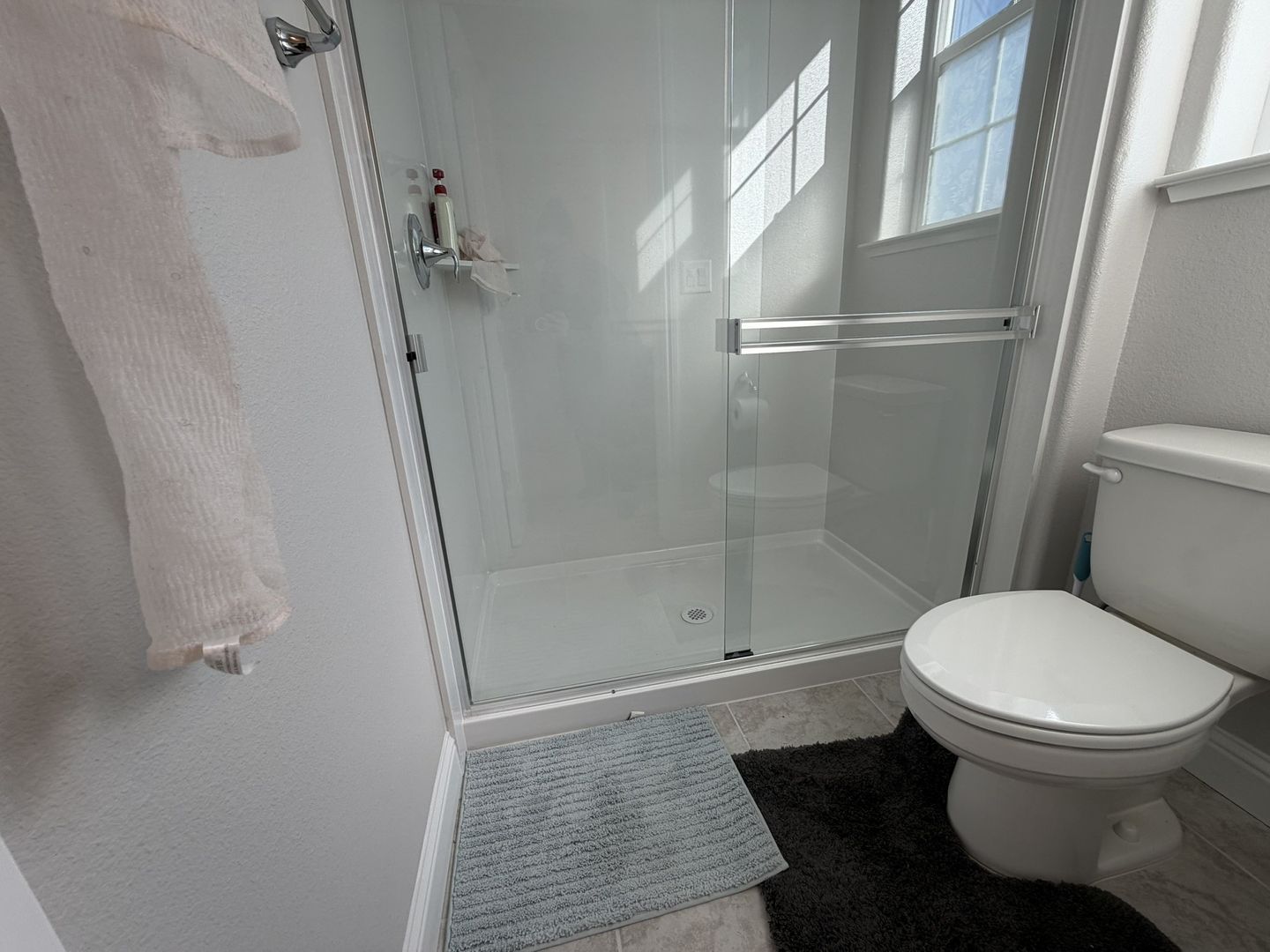 3916 Mirecourt Cir - Rancho Cordova - California - 5 bed, 4 bath rental property