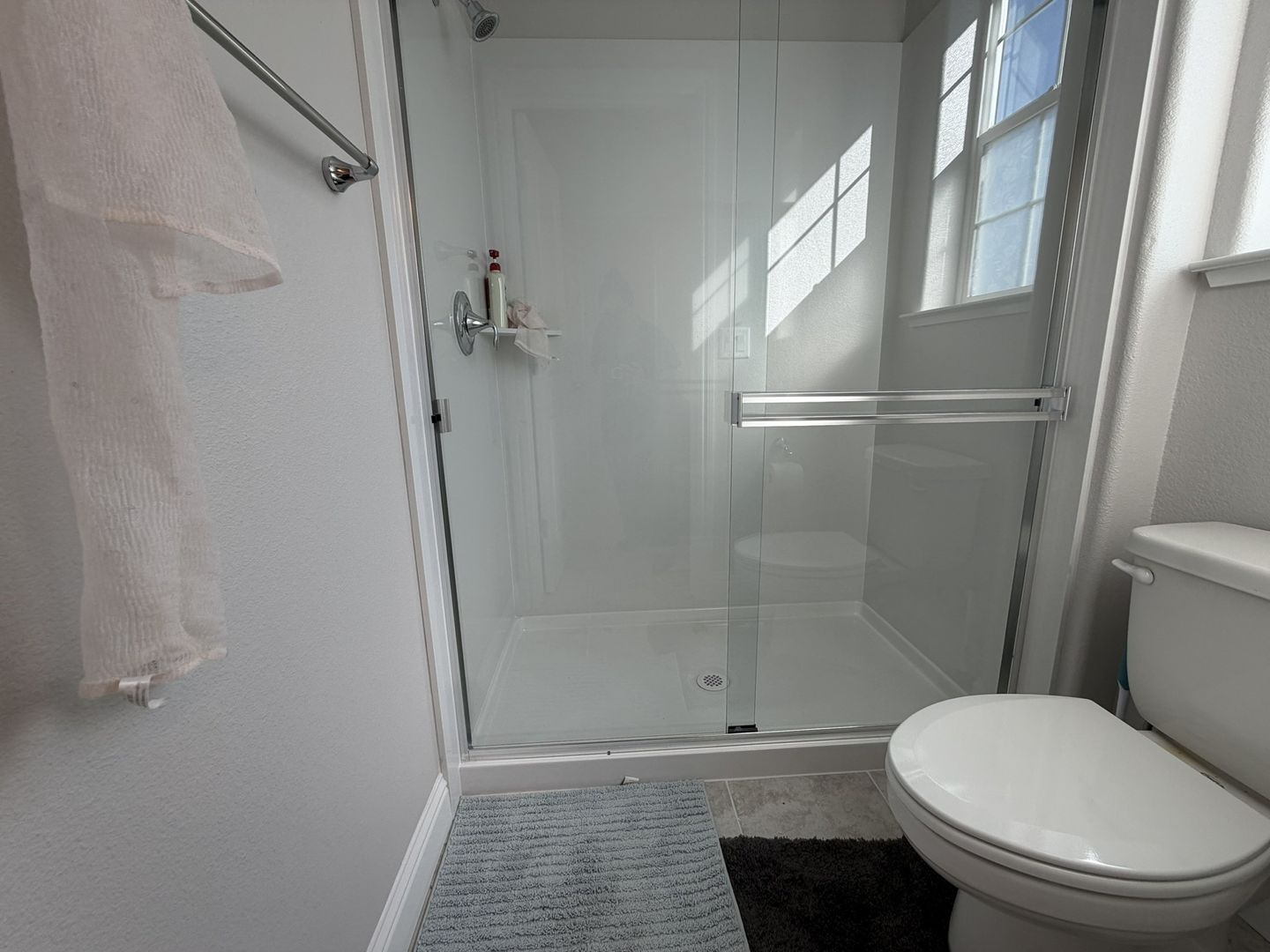 3916 Mirecourt Cir - Rancho Cordova - California - 5 bed, 4 bath rental property