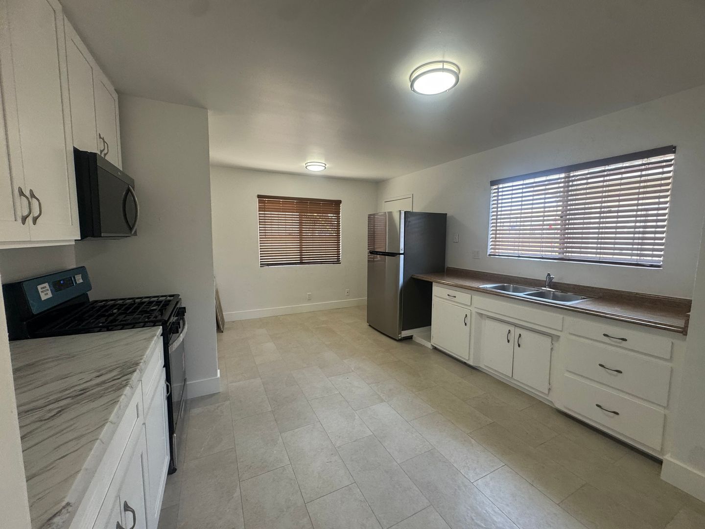 4018 W 142nd St - Hawthorne - California - 2 bed, 1 bath rental property