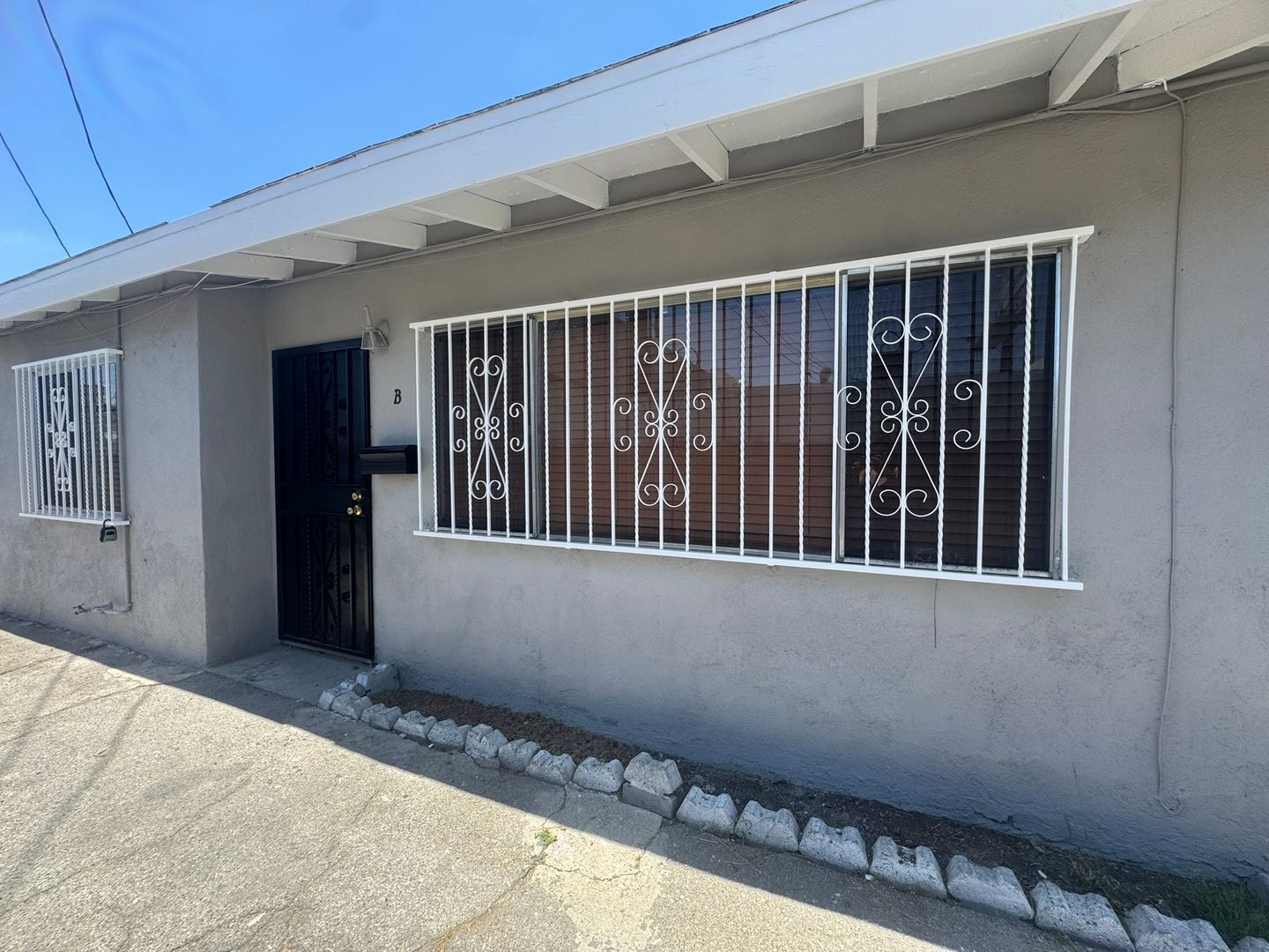 4018 W 142nd St - Hawthorne - California - 2 bed, 1 bath rental property