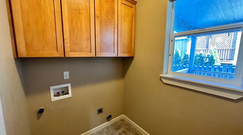 4235 SW Rhyolite Place - Redmond - Oregon - 3 bed, 2 bath rental property