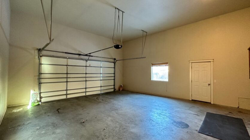 4235 SW Rhyolite Place - Redmond - Oregon - 3 bed, 2 bath rental property