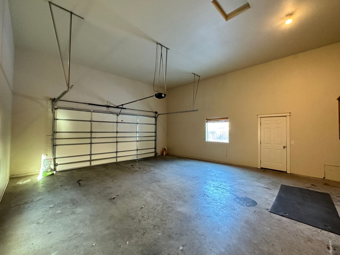 4235 SW Rhyolite Place - Redmond - Oregon - 3 bed, 2 bath rental property