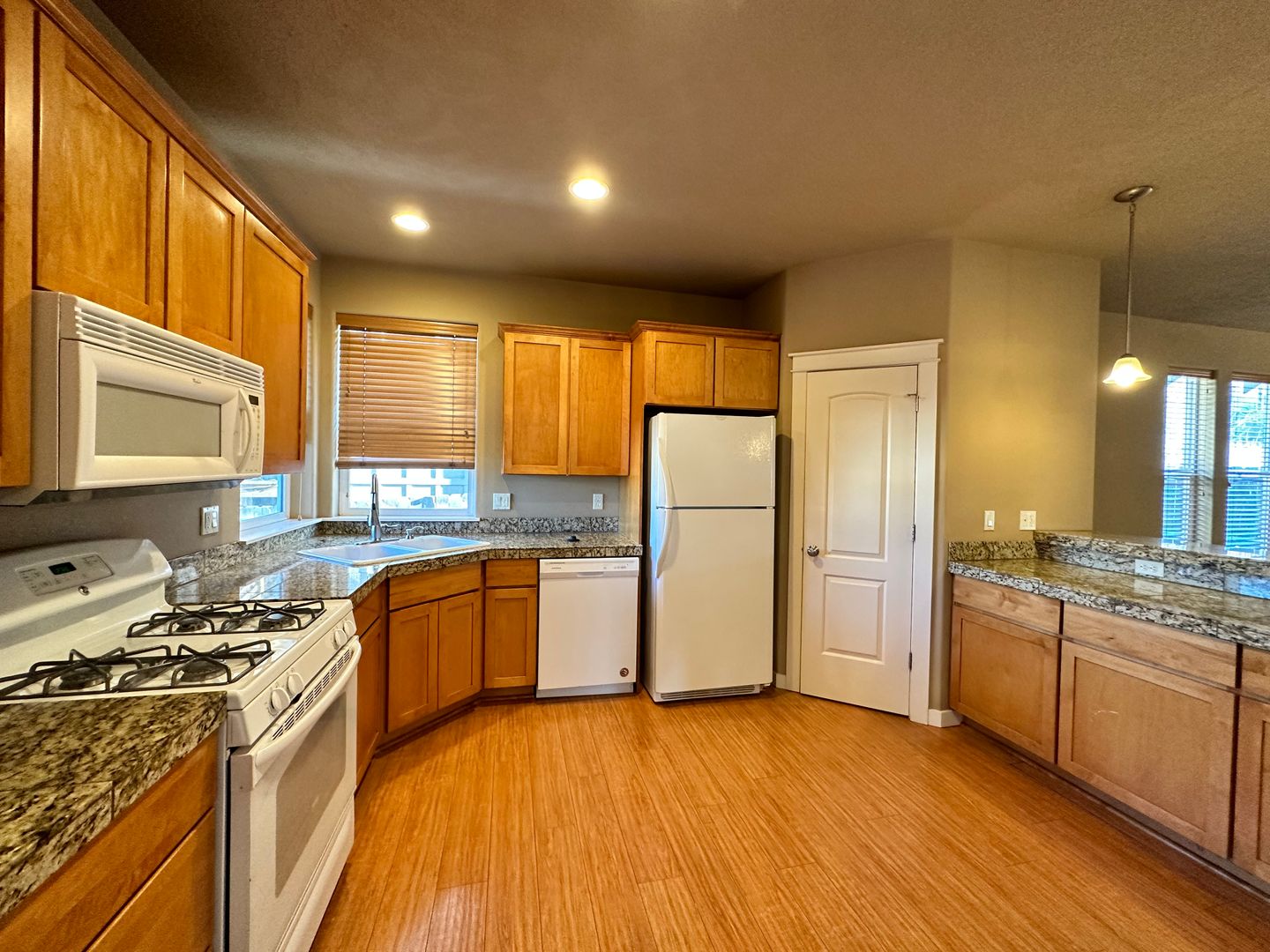 4235 SW Rhyolite Place - Redmond - Oregon - 3 bed, 2 bath rental property