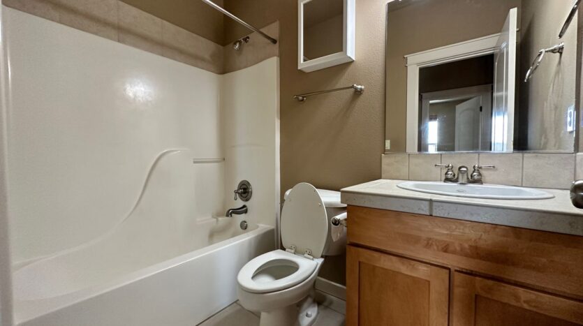 4235 SW Rhyolite Place - Redmond - Oregon - 3 bed, 2 bath rental property