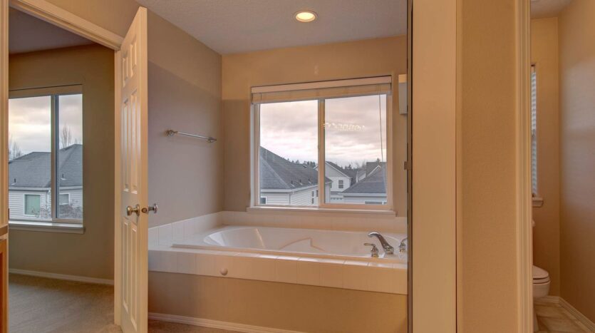 4253 NW Diamondback Drive - Beaverton - Oregon - 4 bed, 2.5 bath rental property